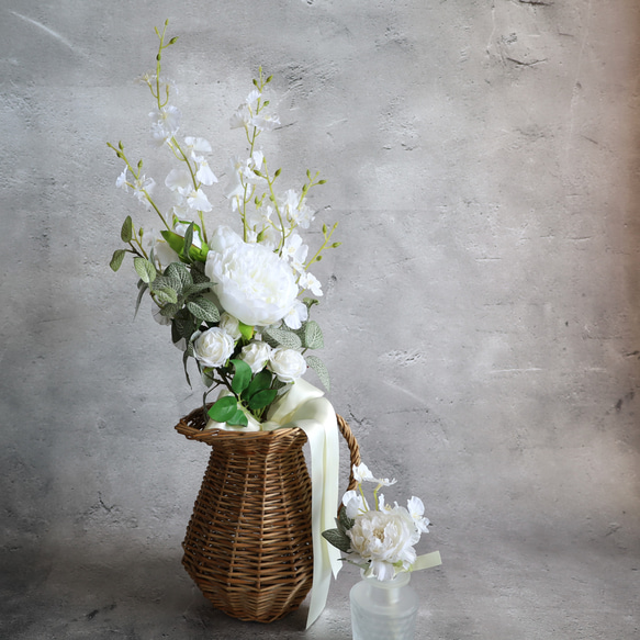 ピュアホワイトのアームブーケ　ブライダルブーケ　ブライダル　結婚式　ウェディング　アーティフィシャルフラワー　和装ブーケ 