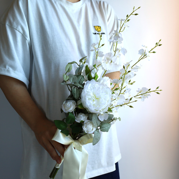 ピュアホワイトのアームブーケ　ブライダルブーケ　ブライダル　結婚式　ウェディング　アーティフィシャルフラワー　和装ブーケ 