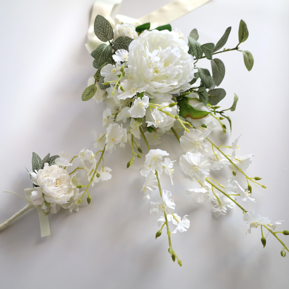 ピュアホワイトのアームブーケ　ブライダルブーケ　ブライダル　結婚式　ウェディング　アーティフィシャルフラワー　和装ブーケ 