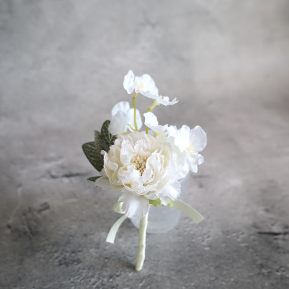 ピュアホワイトのアームブーケ　ブライダルブーケ　ブライダル　結婚式　ウェディング　アーティフィシャルフラワー　和装ブーケ 