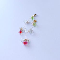 natsuiro✴︎桜桃✴︎ ピアスみたいなマスクチャーム　ティアドロップ　ガラスピアス　さくらんぼ　ピンク　チェリー 3枚目の画像