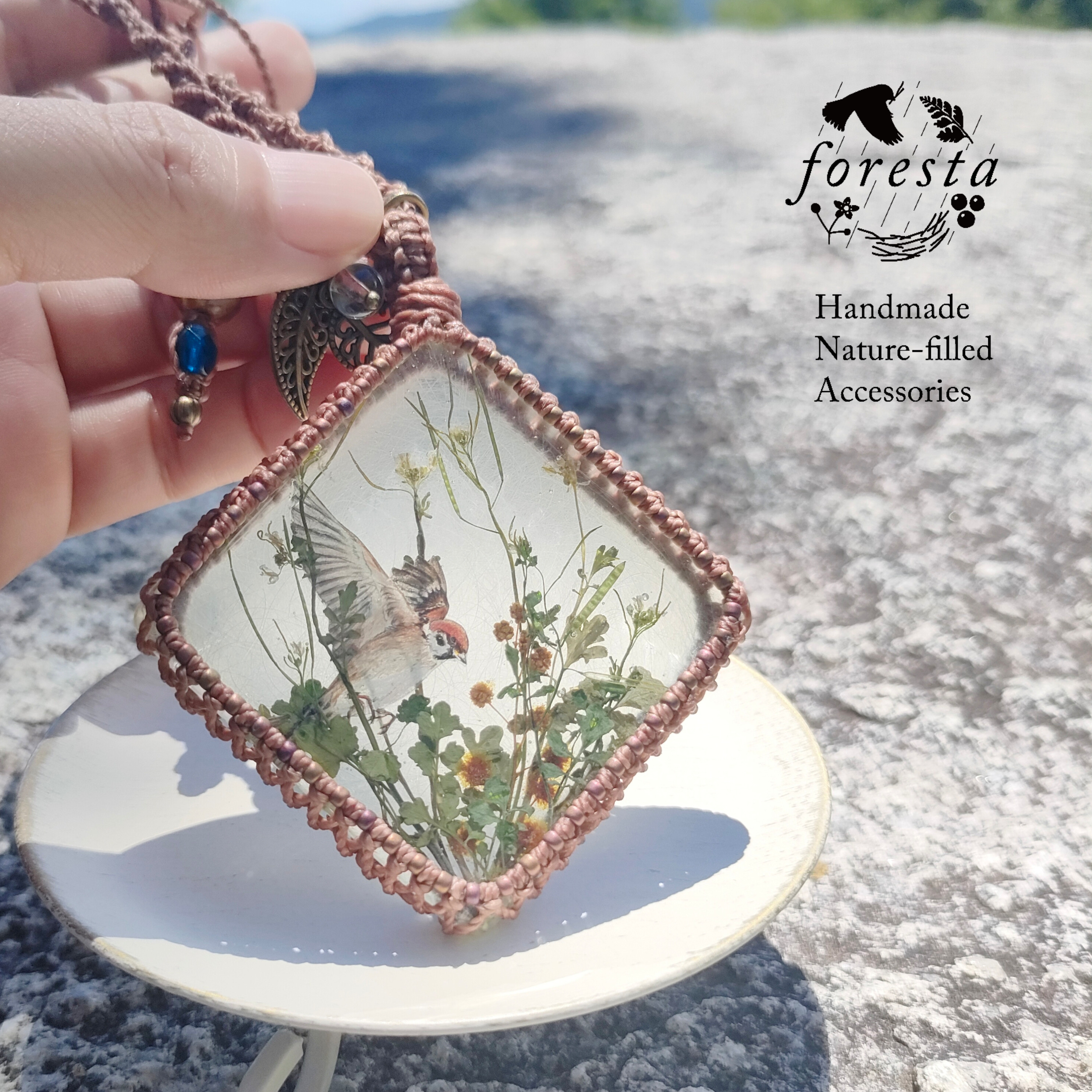 ペンダント〜すずめの飛び立ち～レジンアート