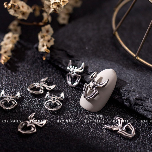 銀】P750(2個)ネイルパーツ シルバー 蜘蛛 くも 虫 ロック ハロウィン