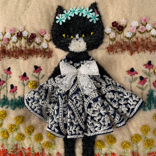 リボンワンピースを着た黒猫さん 羊毛フェルト生地のバッグ 