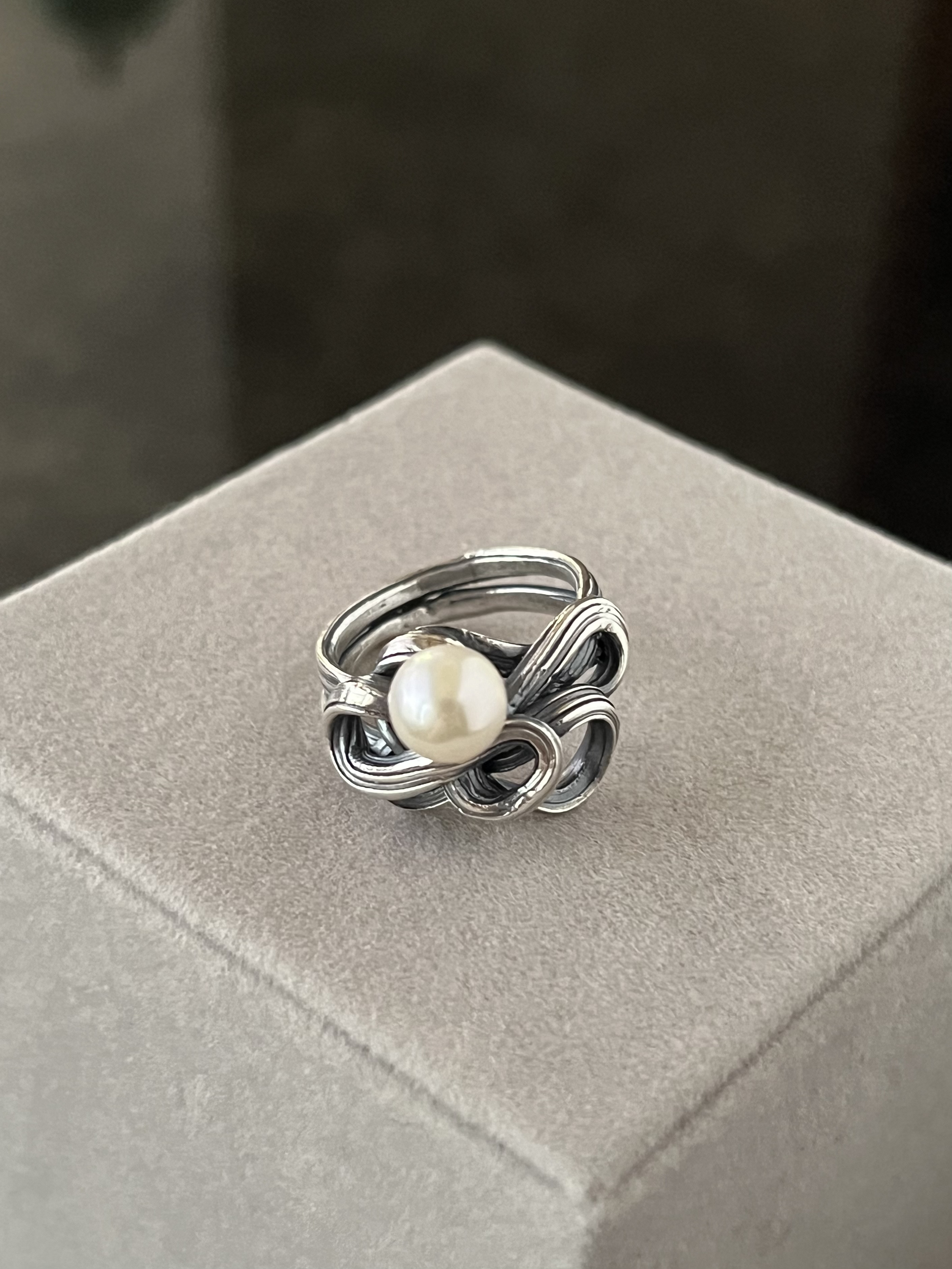 【純銀】アンティーク調 ウェーブパールリング ( アコヤ真珠 )
