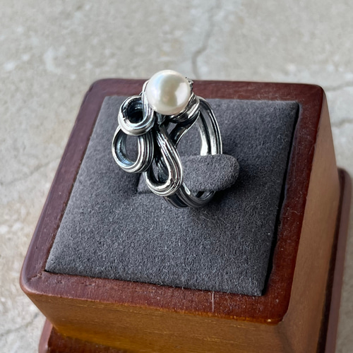 純銀】アンティーク調 ウェーブパールリング ( アコヤ真珠 ) 指輪