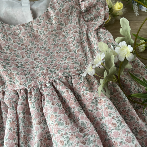 淡いピンクの小花のリバティワンピース 子供服 れもんまま 通販