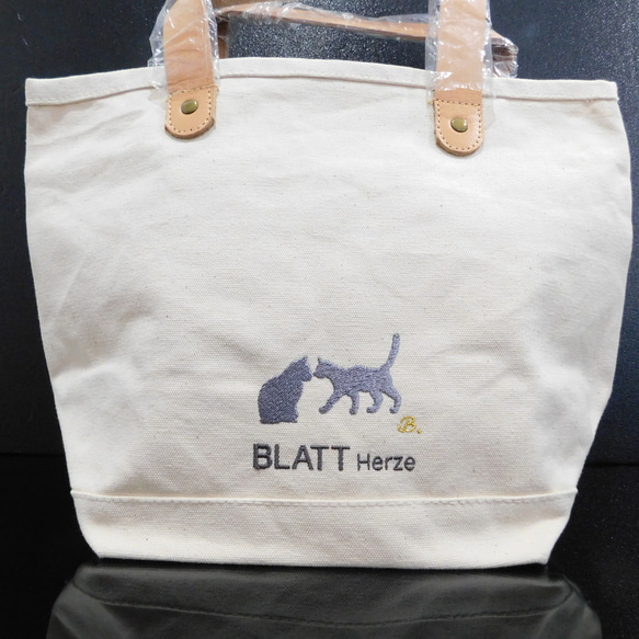 猫の鼻ちょん刺繍入りレザーハンドルトートバッグ トートバッグ blatt