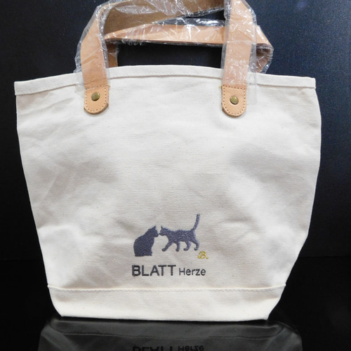 猫の鼻ちょん刺繍入りレザーハンドルトートバッグ トートバッグ blatt