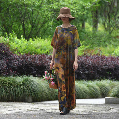 幻想的なひまわり畑でアートな夏コーデへ☆風景画プリントワンピース