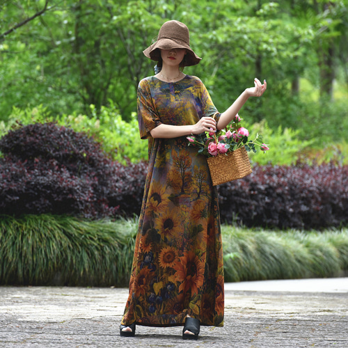 幻想的なひまわり畑でアートな夏コーデへ☆風景画プリントワンピース