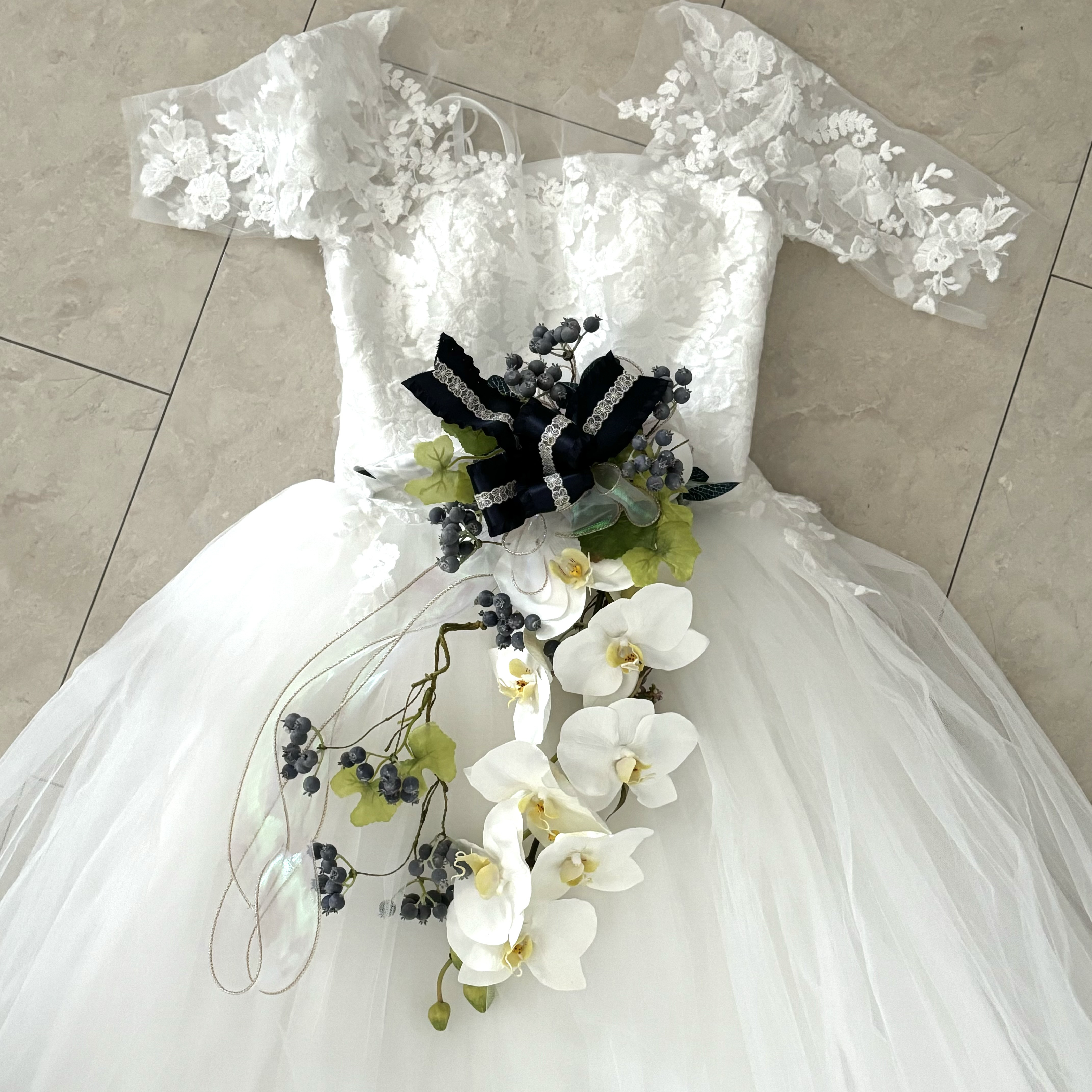 胡蝶蘭とスモークベリーのブーケ