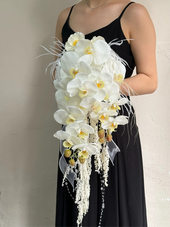 結婚式の花嫁 胡蝶蘭造花、外装ウェディングドレス、写真撮影、結婚式