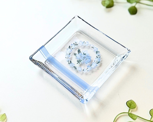 【新品‼︎激レア】rady アイリスフラワー コットンケース トレイ ボトルセット 水彩ブルーフラワーのガラストレイ☆食器＊小物入れ＊トレー フリー