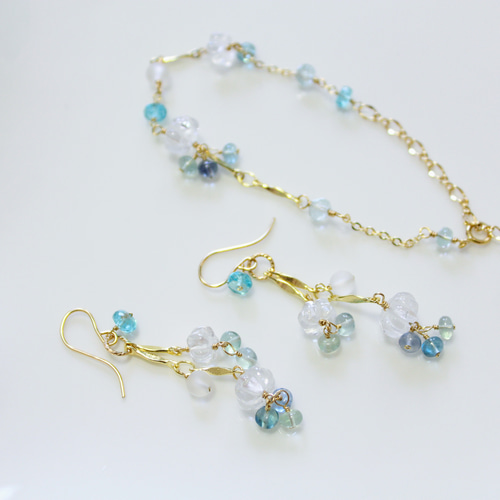 【A】フローライトとクリスタルのフラワー菱形カービングトリプレットのピアス No.302 ミズクラゲ クリスタルカービングとフローライトのピアス