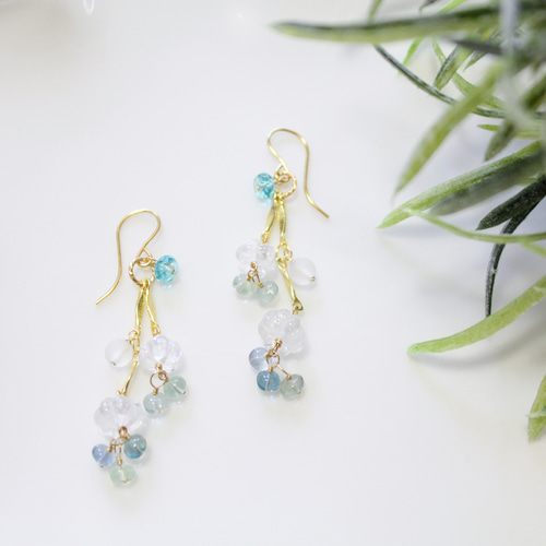 【A】フローライトとクリスタルのフラワー菱形カービングトリプレットのピアス No.302 ミズクラゲ クリスタルカービングとフローライトのピアス