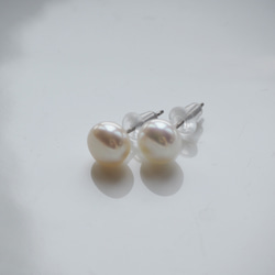 簡約淡水珍珠耳環（白/粉） 第4張的照片
