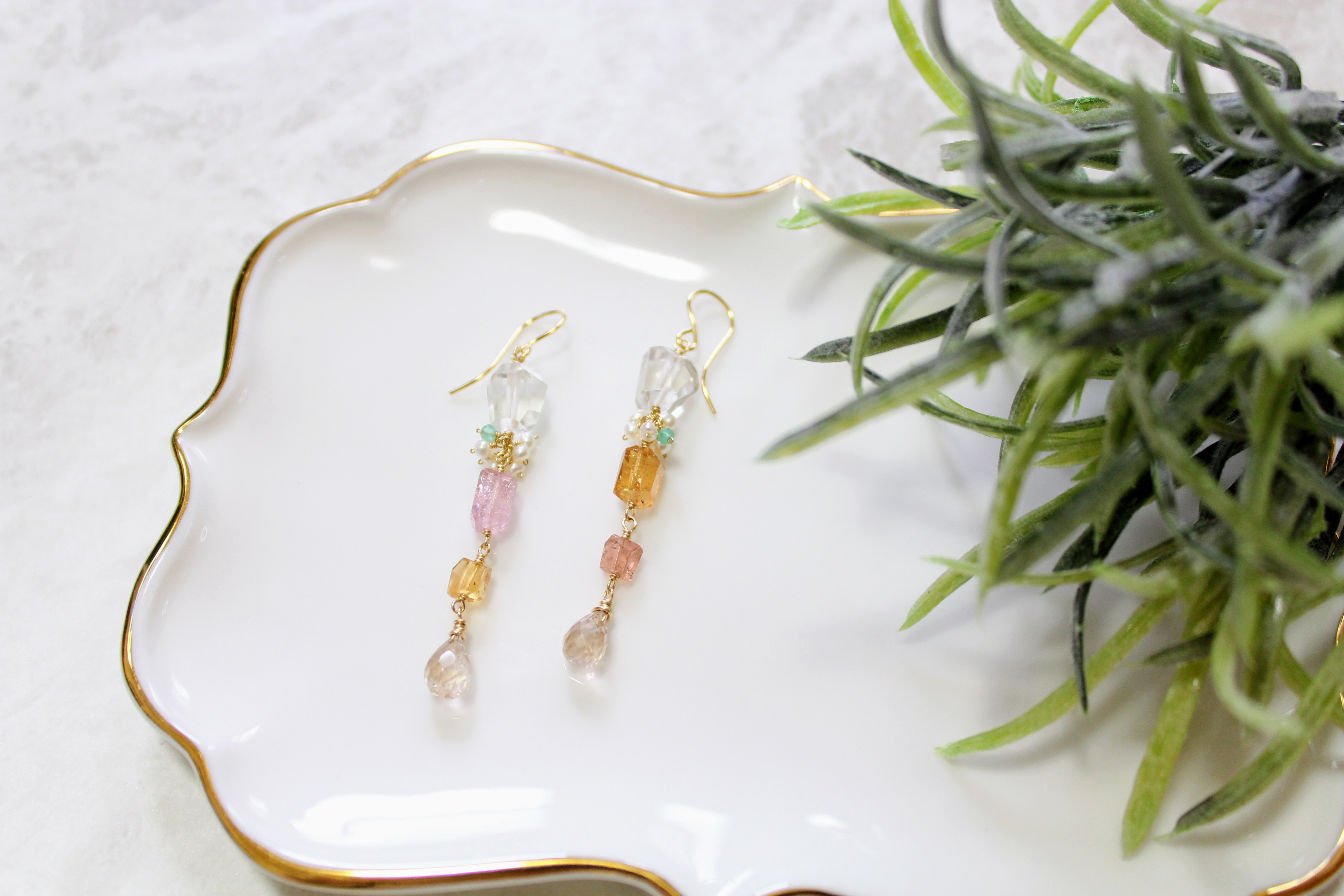 No.290 皐月　インペリアルトパーズとクリスタル、エメラルドのピアス