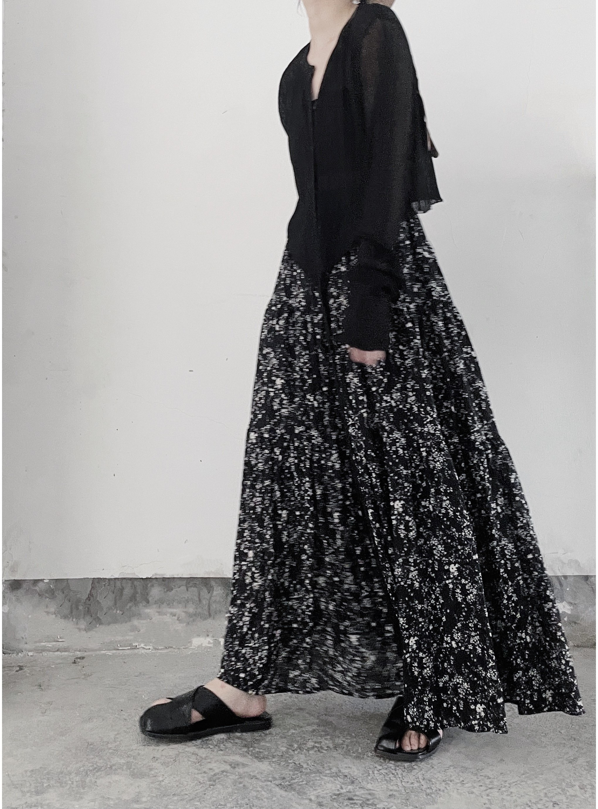 シックな配色でロングシーズン着回せる♪ボタニカル柄プリントスカート