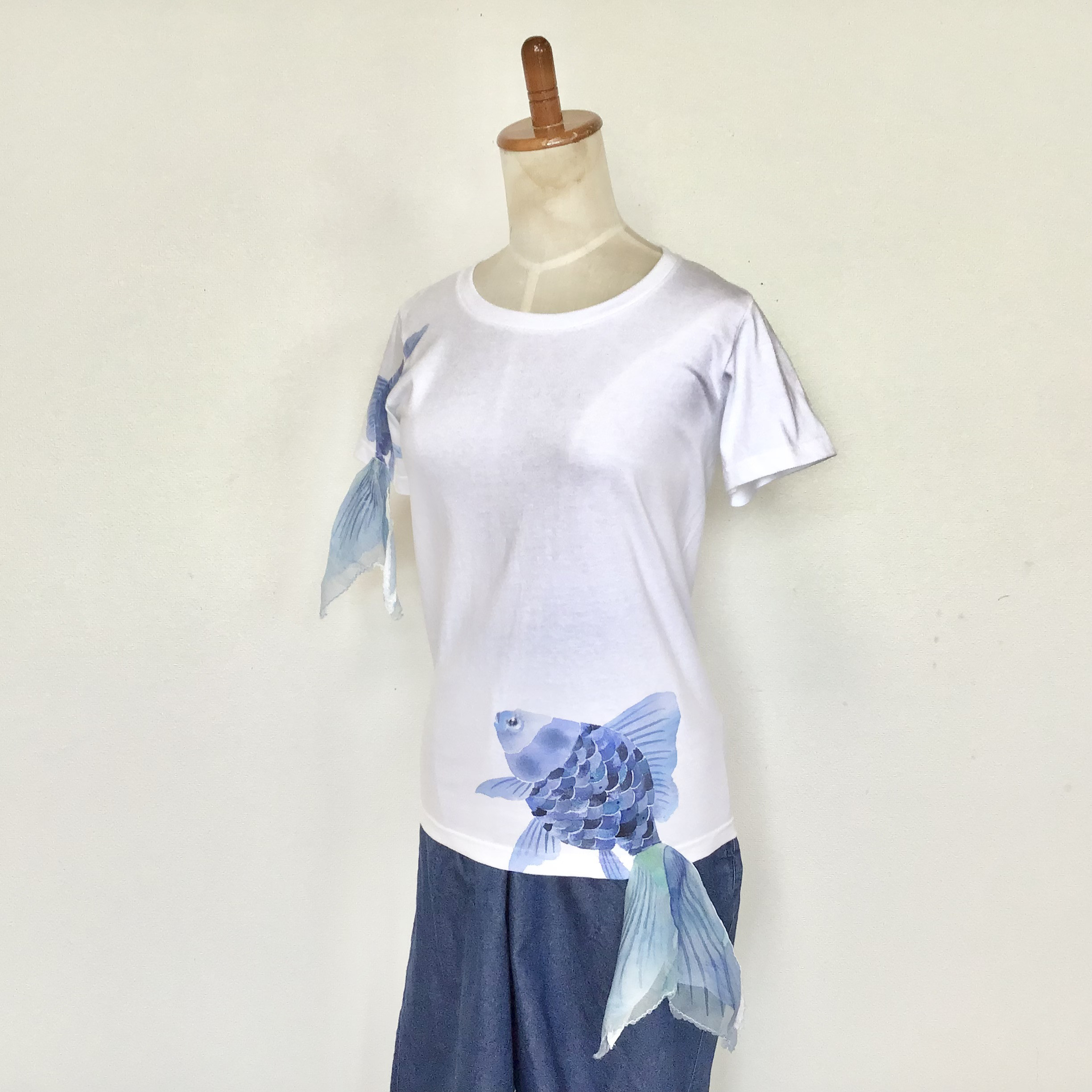 【受注生産】型染Tシャツ　ひらひら金魚TシャツNV