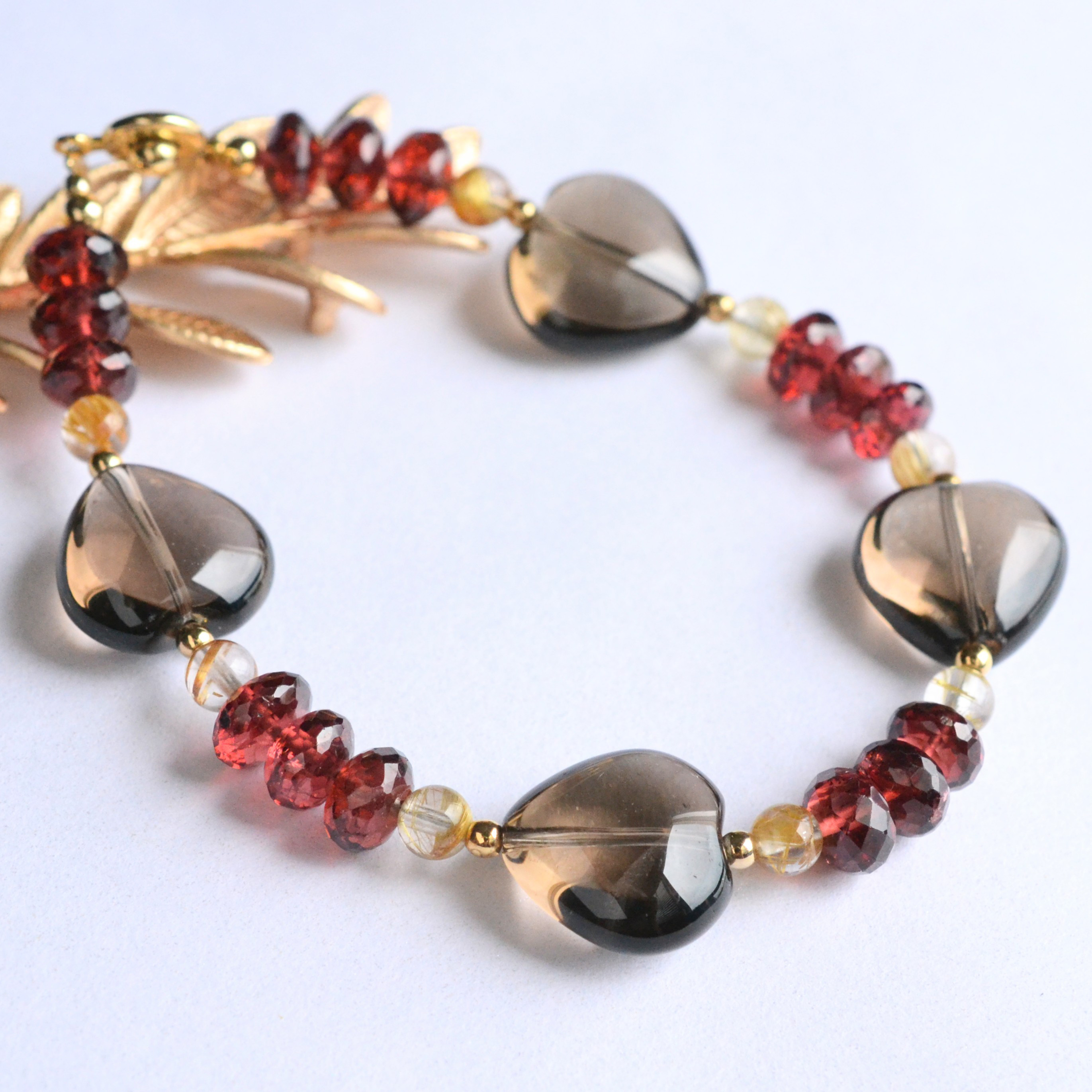スモーキークォーツとガーネット、ゴールドルチルのブレスレット
