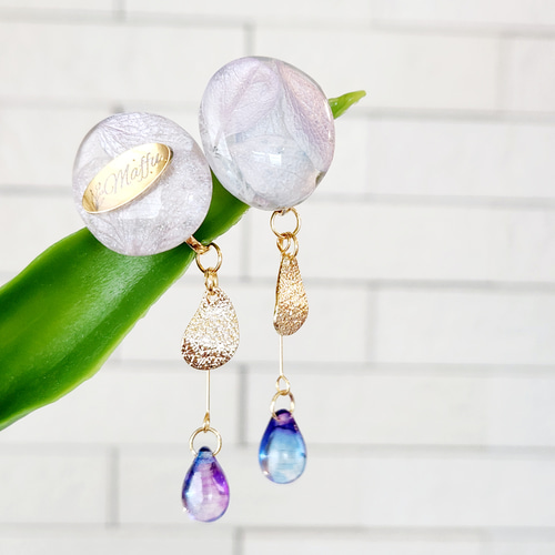 パステルカラーの花びら雫/イヤリング・ピアス/シャボン玉/虹色/浴衣 