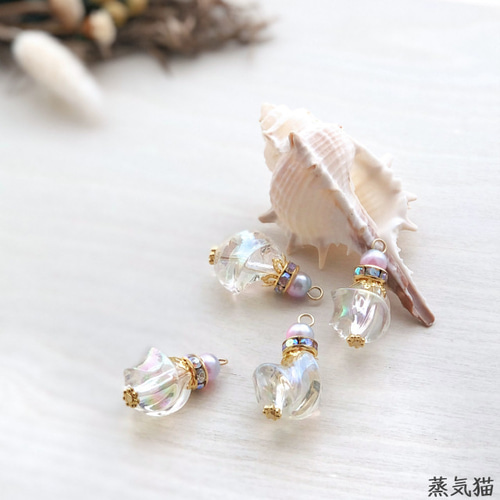 虹色ひねりチャーム 4個【a5207 海夏ピアス イヤリング 手作り材料 