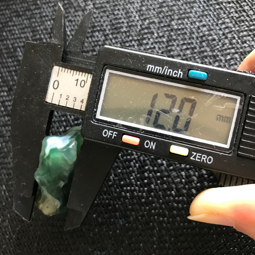 ゴビ石−475 ゴビ瑪瑙　地表黒山　数の子　紫 Amazon.co.jp: ゴビ石－1260 ゴビ瑪瑙 原石 : ファッション