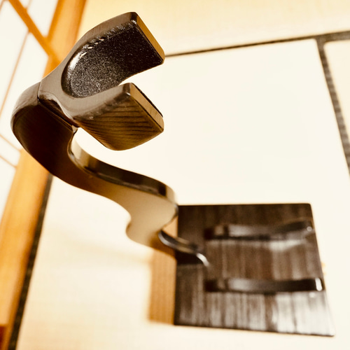 24時間以内に発送】手作り木工 木製三味線スタンド （漆仕上げ