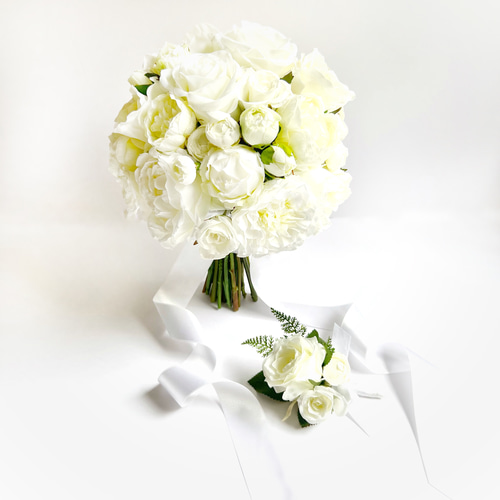 白薔薇ラウンドブーケ・ブートニア2点セット❁ 薔薇のラウンドブーケ ブートニアセット ウェディングブーケ