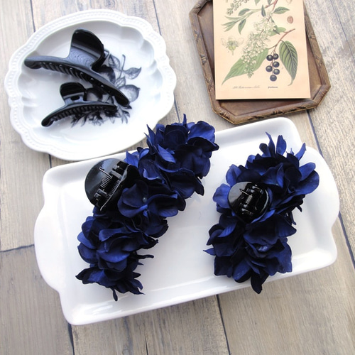 ブルーの押花いっぱいのバンスクリップ ばらす 