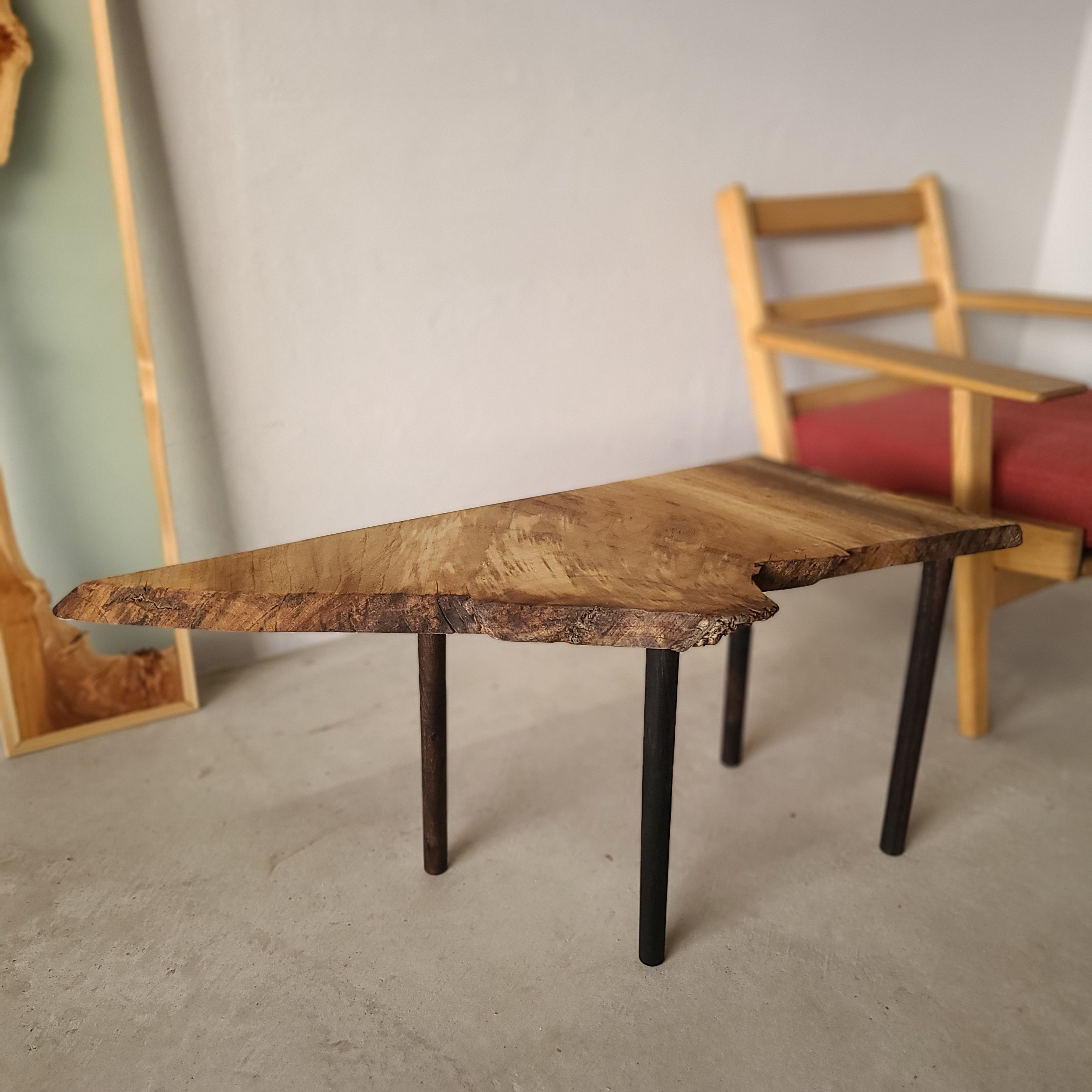 【送料無料キャンペーン中】岐阜県産楠の一枚板テーブル、サイドテーブルに最適です。ch005