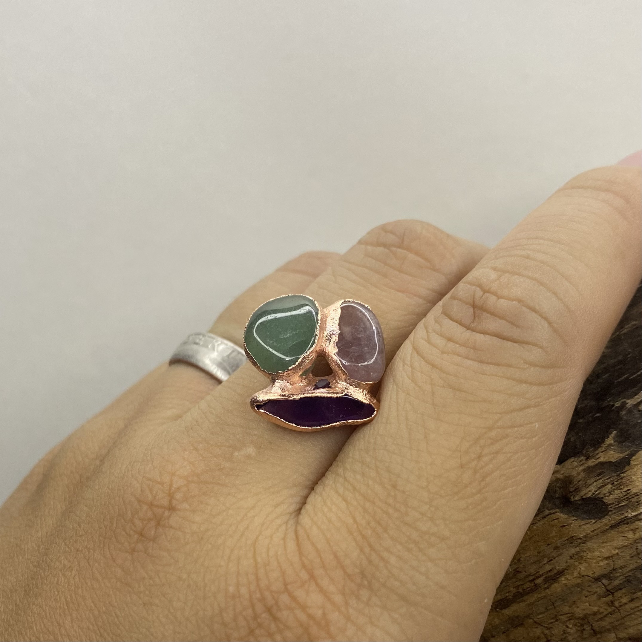 3つの石のリング