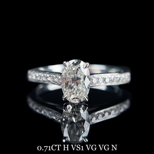 GIA鑑定書付き0.71ct天然ダイヤモンドK18指輪