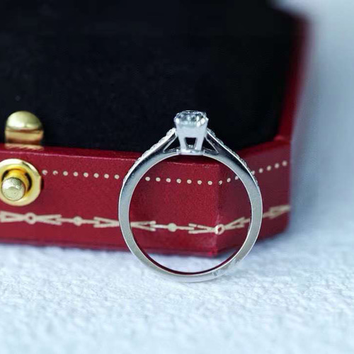 GIA鑑定書付き 0.71ct天然ダイヤモンド K18 指輪 指輪・リング CHIC  