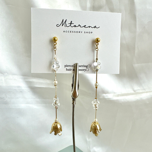 ゆれるフラワーピアス/イヤリング ピアス（スタッド・一粒） Mitorena 