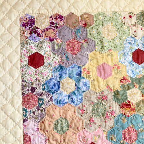 ヘキサゴンのパッチワークタペストリー タペストリー・壁掛け Katie