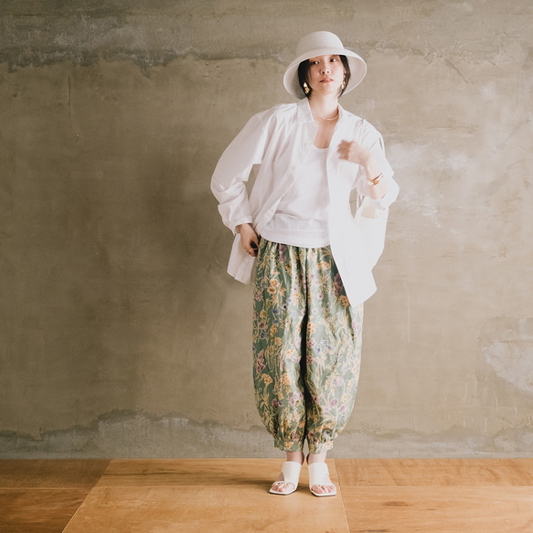 夏にぴったり！バルーンパンツ ハーフリネン アラジンパンツ フラワー グリーン ボタニカル ゆったり 半端丈 4枚目の画像