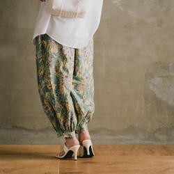 夏にぴったり！バルーンパンツ ハーフリネン アラジンパンツ フラワー グリーン ボタニカル ゆったり 半端丈 3枚目の画像