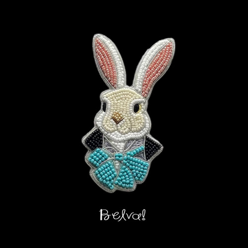 完成品⭐白うさぎさんのビーズ刺繍ブローチ - まりねま | minne
