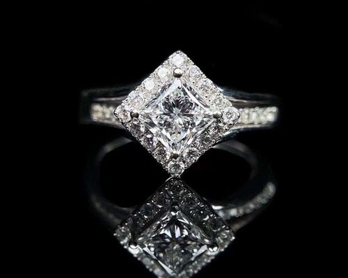 GIA鑑定書付き 0.81ct天然ダイヤモンド 指輪 K18 指輪・リング CHIC