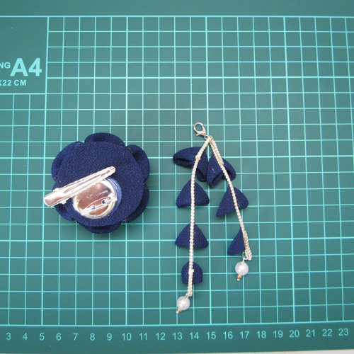 七五三 髪飾り つまみ細工 ちりめん 紺 青 クリップ Uピン 成人式 卒業