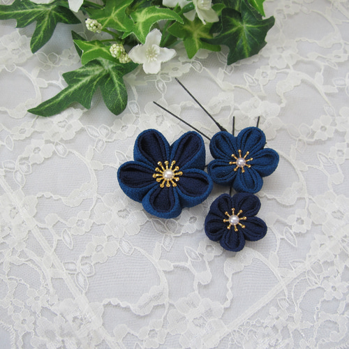 つまみ細工帯留め　青　七五三　成人式　青　メタリックヤーン　ビーズ　パール つまみ細工帯留め青七五三成人式青メタリックヤーンビーズパール