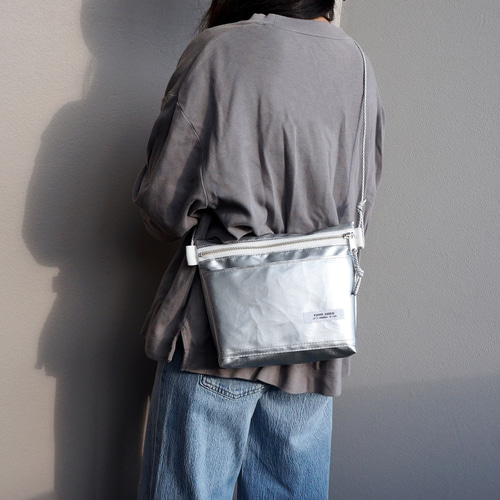 お出かけやトラベルバッグに 軽量 ショルダーバッグ