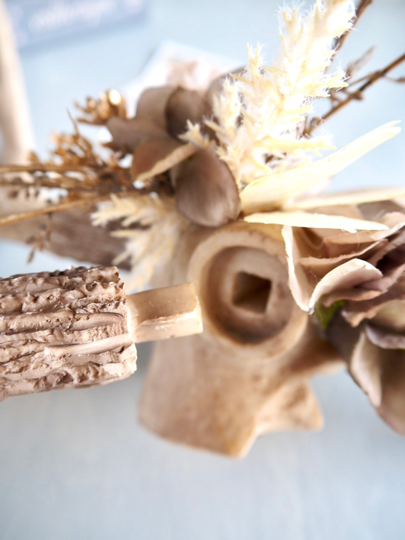 Botanical Bone 鹿スカル × アーティフィシャルフラワー 壁掛けインテリア（Stag ver.） 8枚目の画像