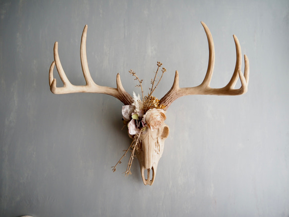 Botanical Bone 鹿スカル × アーティフィシャルフラワー 壁掛けインテリア（Stag ver.） 2枚目の画像
