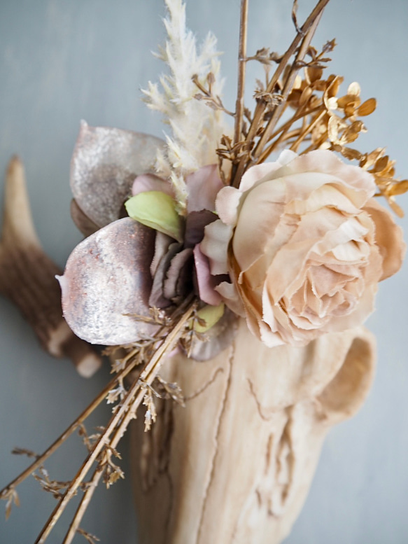 Botanical Bone 鹿スカル × アーティフィシャルフラワー 壁掛けインテリア（Stag ver.） 14枚目の画像