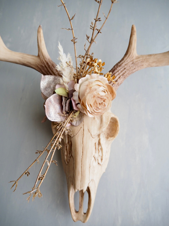 Botanical Bone 鹿スカル × アーティフィシャルフラワー 壁掛けインテリア（Stag ver.） 3枚目の画像