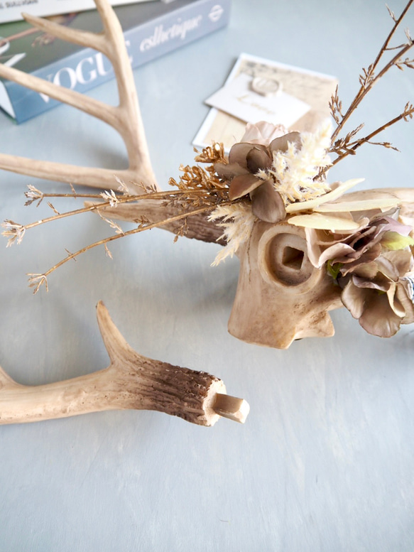 Botanical Bone 鹿スカル × アーティフィシャルフラワー 壁掛けインテリア（Stag ver.） 5枚目の画像