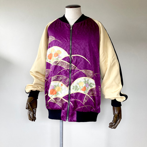 上品な紫の絹ジャケット 3XL - 着物リメイク 手描き和柄 日本製 一点物